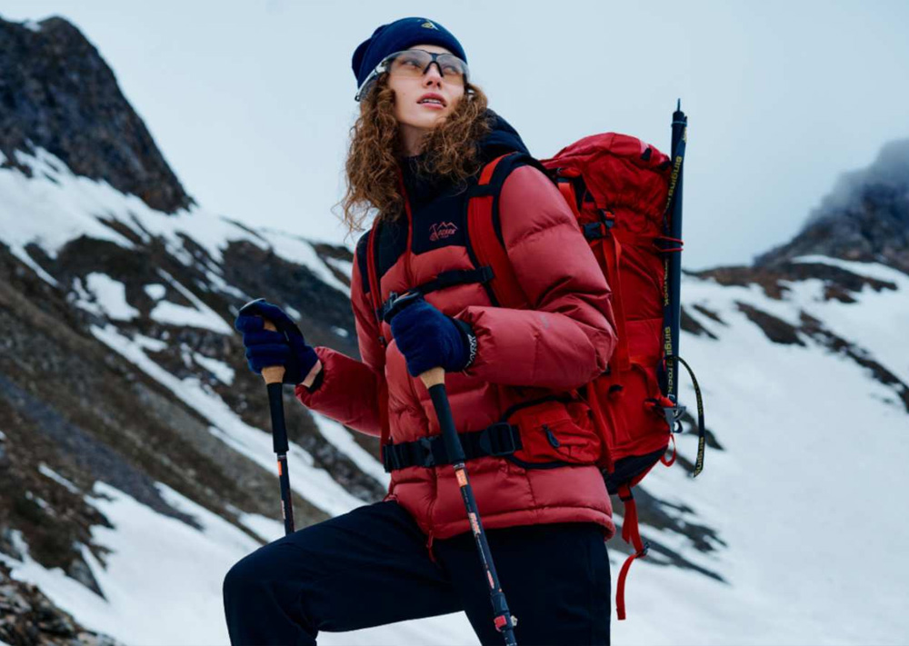 探索未知之巅：选择适合您的登山服